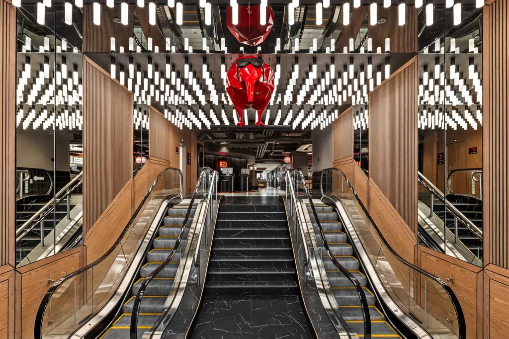 Radisson RED Auckland image 6