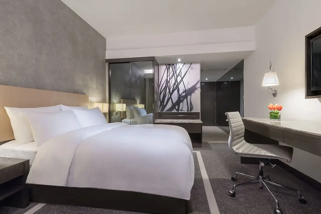 Gateway Hotel, Hong Kong image 3