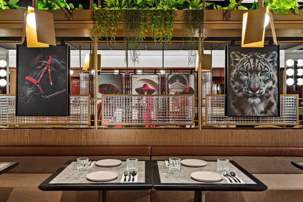 Radisson RED Auckland image 5