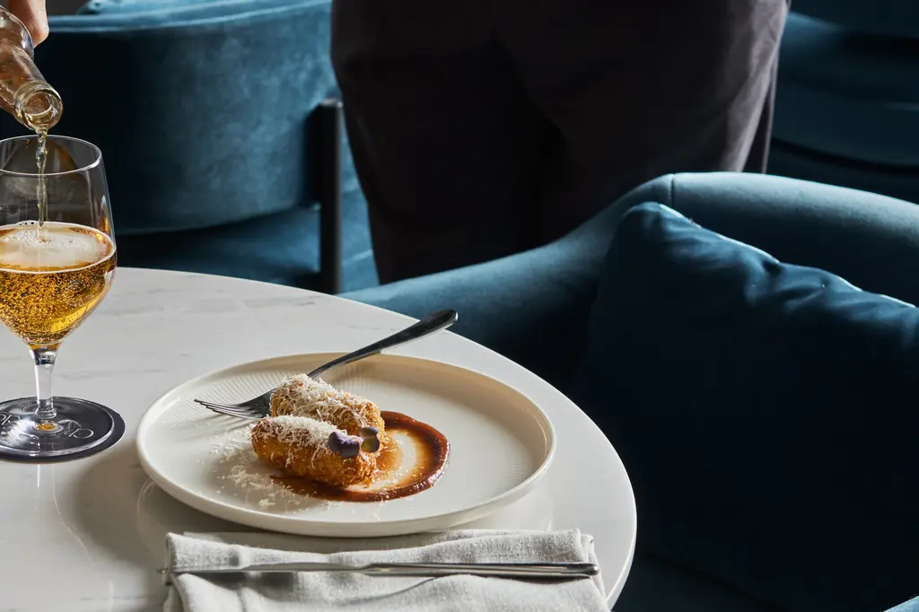 Lanson Place Parliament Gardens image 11