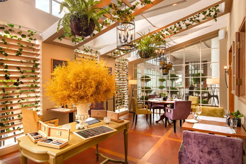 Sofitel Saigon Plaza image 4