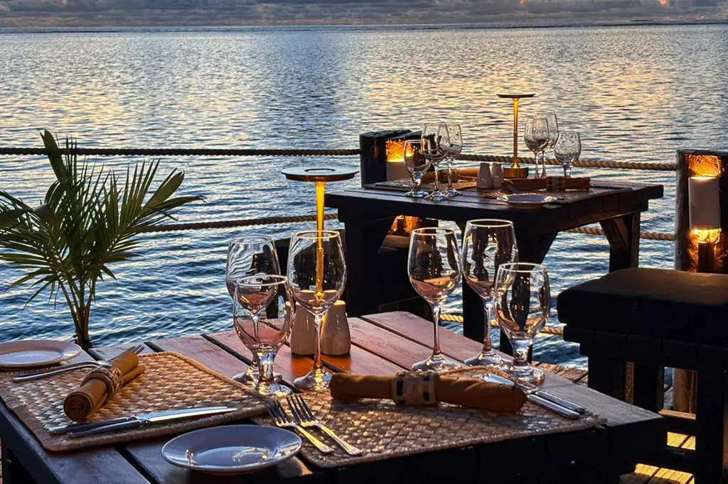 Warwick Fiji image 11