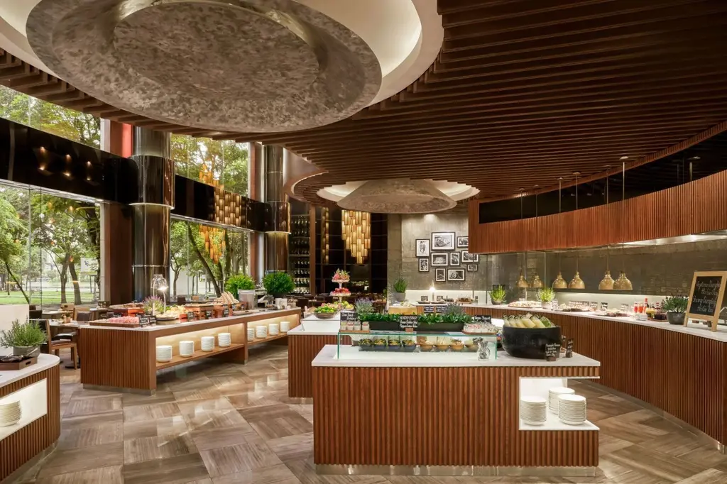 New World Saigon Hotel image 2