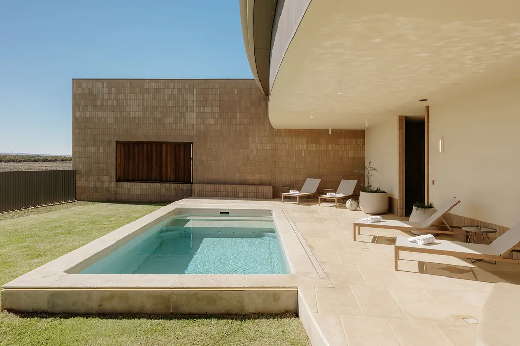 Safari Lodge at Monarto Safari Resort image 2