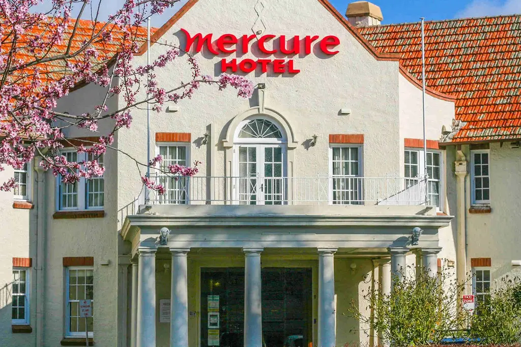 Mercure Canberra image 8