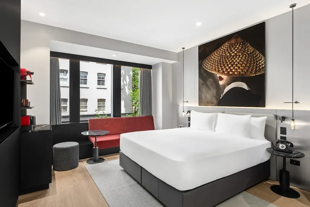 Radisson RED Auckland image 3