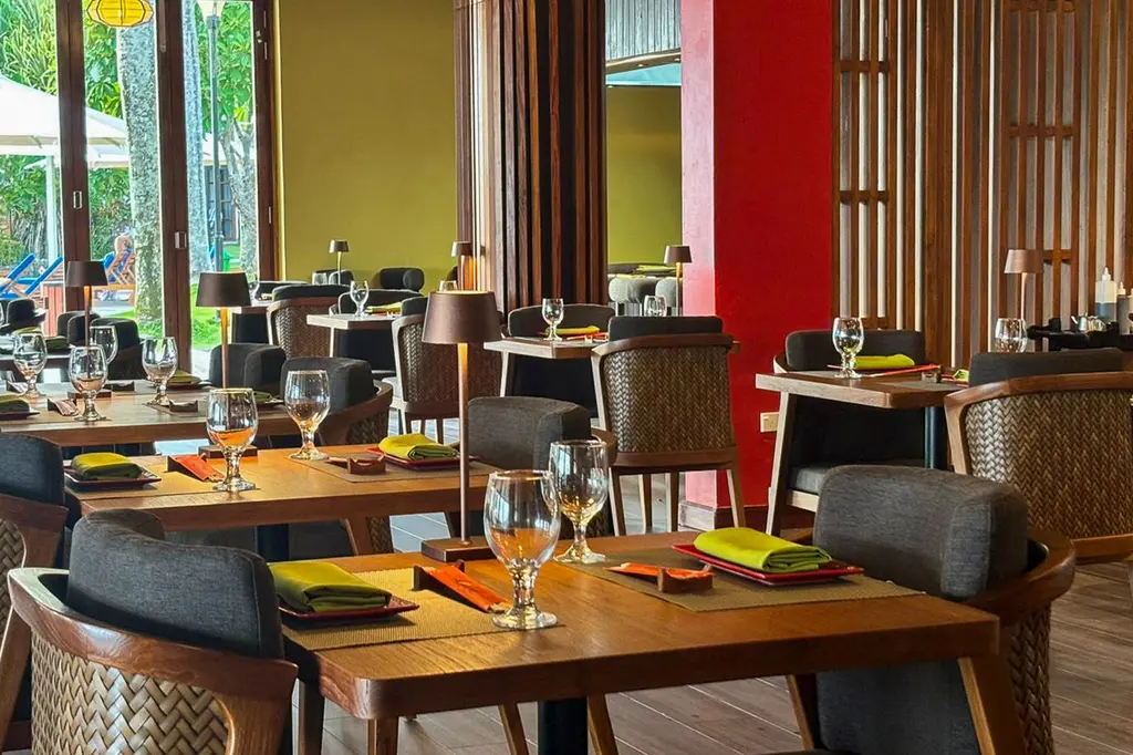 Warwick Fiji image 13