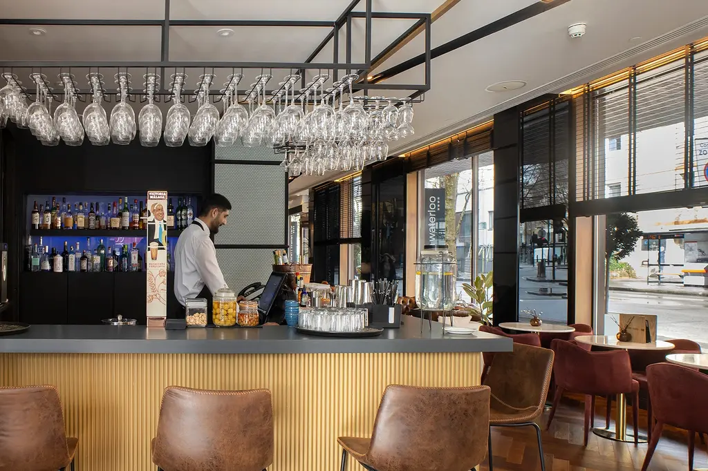 H10 London Waterloo image 6