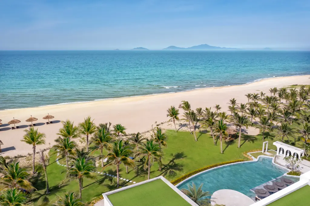 Wyndham Royal Beachfront Resort & Spa Hoi An Danang image 2
